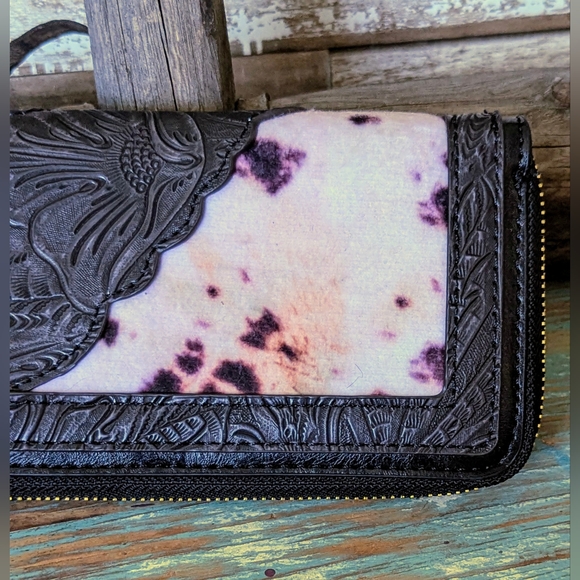 New Faux Cowhide Black/White W Tooled Faux Leather Wristlet Wallet - Picture 3 of 15
